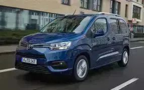 PROACE CITY medium 5 miejsc