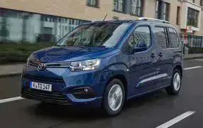 PROACE CITY medium 7 miejsc