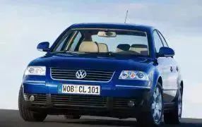 PASSAT z pod?okietnik schowek