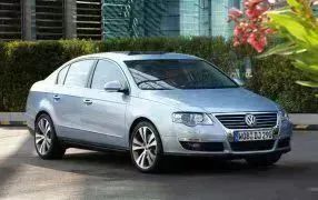 PASSAT z pod?okietnik schowek